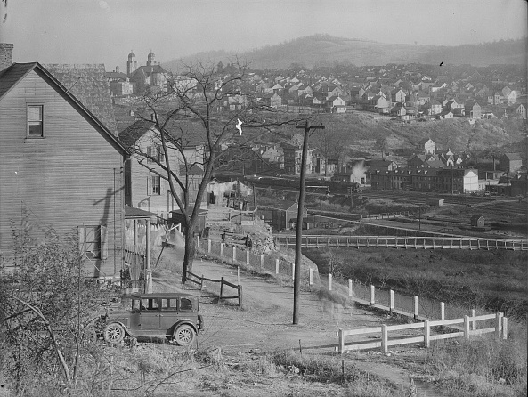 A black and white 1935 photograph by Walker Evans showing a steep residential hillside in Easton, Pennsylvania, with period cars and rows of Depression-era houses.